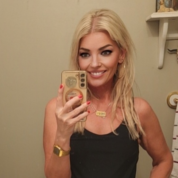 Meet your Posher, Lori - Picture 12 of 15